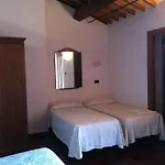 לינה וארוחת בוקר La Cantina 3*